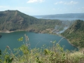 Taal Yanardağı ve krater gölü